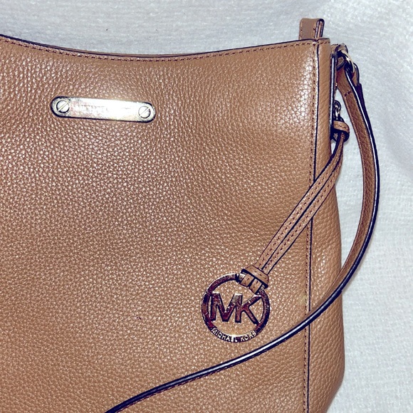 Michael Kors Jet Set Pebbled Leather Messenger Bag - Picture 2 of 6